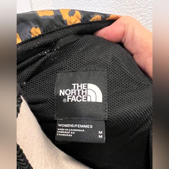 $55 firm New with tag North face hydren wind wall jacket size M in yellow/black - Picture 11 of 15